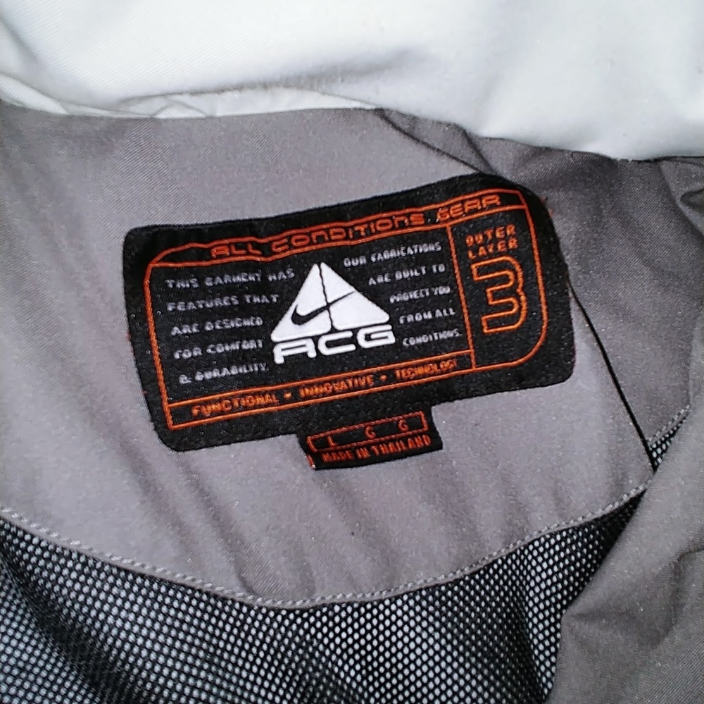 Nike - Picture 2 of 2